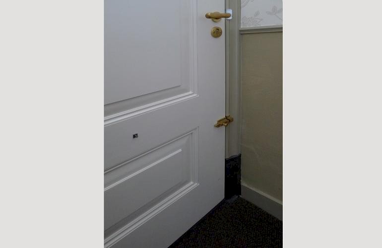 Veilige voordeuren op maat, de deur is voorzien van keurmerk veiligheidssloten, in klassieke stijlen.